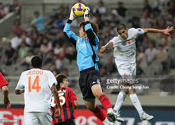 Goalkeeper Kim Ho-Jun of Seoul catches the ball during the AFC Champions League match between FC Seoul and Umm-Salal at Seoul World Cup Stadium on...