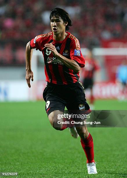 Jung Jo-Gook of Seoul in action during the AFC Champions League match between FC Seoul and Umm-Salal at Seoul World Cup Stadium on September 30, 2009...