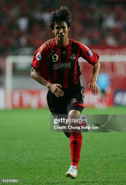 Jung Jo-Gook of Seoul in action during the AFC Champions League match between FC Seoul and Umm-Salal at Seoul World Cup Stadium on September 30, 2009...