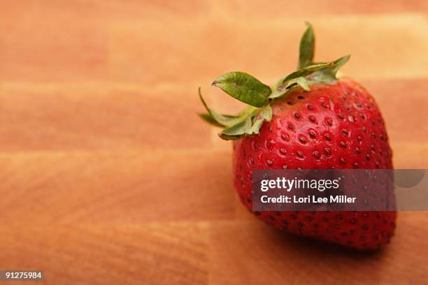 strawberry on cutting board - lori lee stockfoto's en -beelden