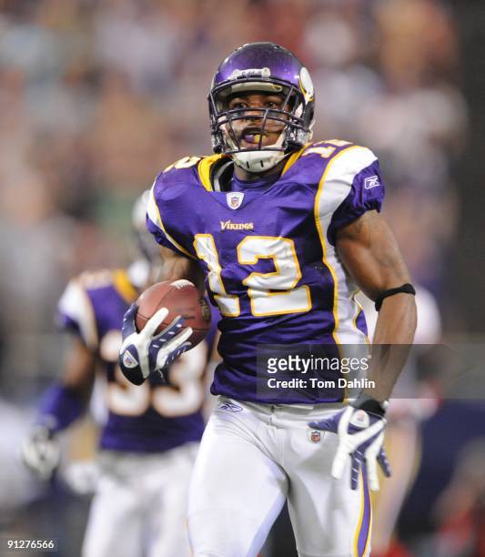 Percy Harvin of the Minnesota Vikings returns a kickoff for a touchdown during an NFL game against the San Francisco 49ers at the Hubert H. Humphrey...