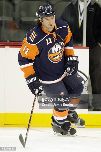 Nate Thompson of the New York Islanders warms up before the preseason game against the Los Angeles Kings on September 22, 2009 at the Sprint Center...