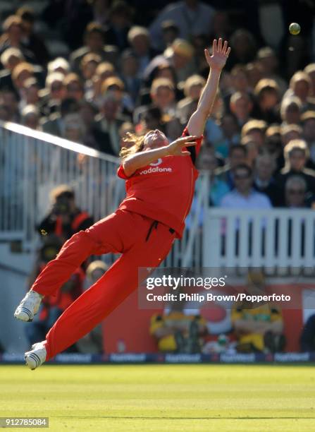 England's Ryan Sidebottom attempts to catch a chance from Australia's Ricky Ponting during the 4th NatWest Series One Day International between...