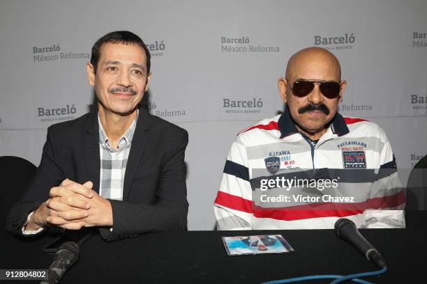 Eddie Santiago and Oscar D'Leon attend a press conference to promote the Primer Festival Latinoamericano De La Salsa at Barcelo hotel on January 31,...