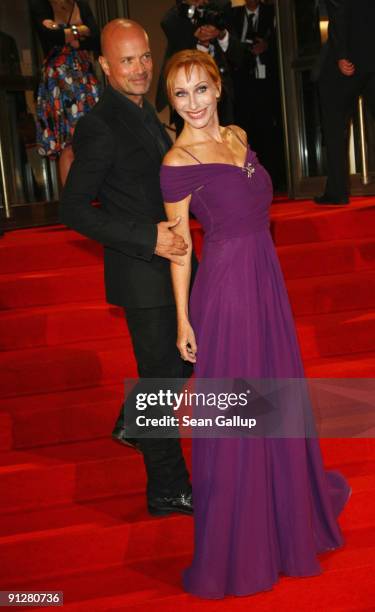 Actress Andrea Sawatzki and actor Christian Berkel attend the Goldene Henne 2009 awards at Friedrichstadtpalast on September 30, 2009 in Berlin,...