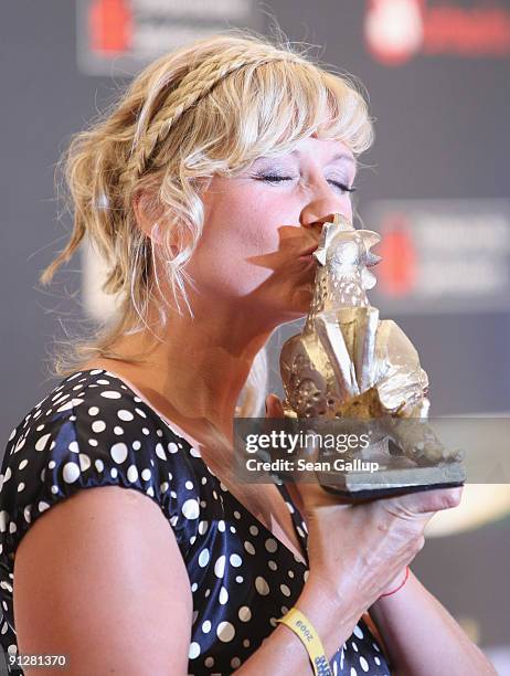 Television presenter Andrea Kiewel holds her Goldene Henne Award at the Goldene Henne 2009 awards at Friedrichstadtpalast on September 30, 2009 in...