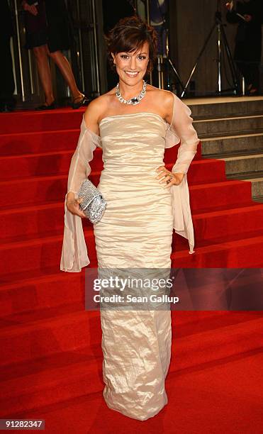 Television presenter Miriam Pielhau attends the Goldene Henne 2009 awards at Friedrichstadtpalast on September 30, 2009 in Berlin, Germany.