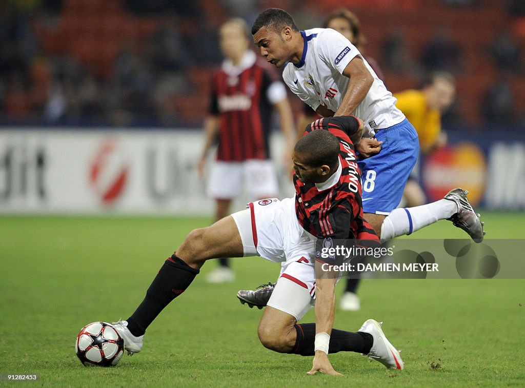 AC Milan's US defender Onyewu Ogushi (bo