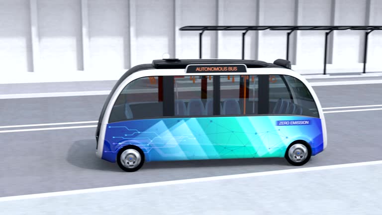 Square Bus Autonomous shuttle bus driving in bus station 동영상 (912830224) - 게티이미지뱅크