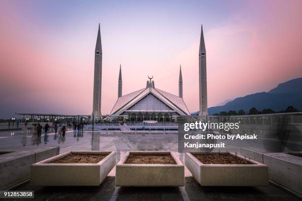 shah faisal masjid , islamabad, pakistan - shah faisal masjid stock pictures, royalty-free photos & images