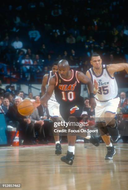 Tim Hardaway of the Miami Heat dribbles the ball up court against the Washington Bullets during an NBA basketball game circa 1997 at the US Airways...