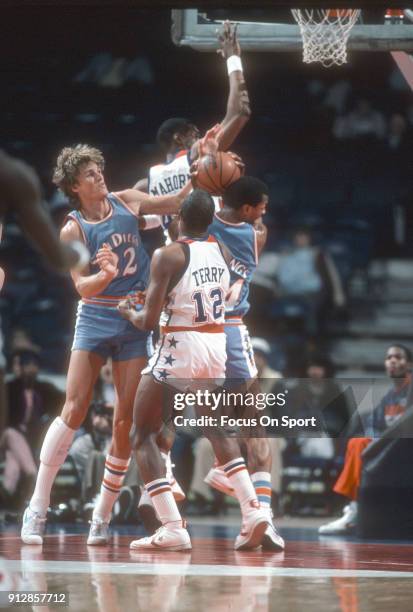 Tom Chambers of the San Diego Clippers in action against the Washington Bullets during an NBA basketball game circa 1982 at the Capital Centre in...