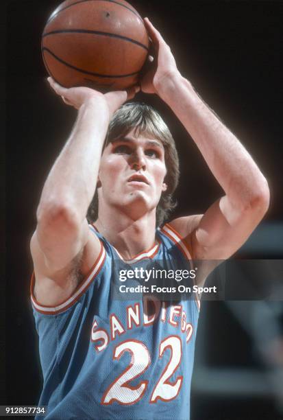 Tom Chambers of the San Diego Clippers shoots a free throw against the Washington Bullets during an NBA basketball game circa 1982 at the Capital...