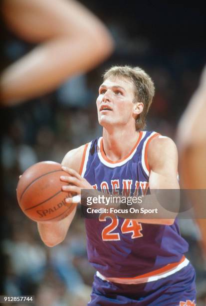 Tom Chambers of the Phoenix Suns shoots a free throw against the Washington Bullets during an NBA basketball game circa 1990 at the Capital Centre in...