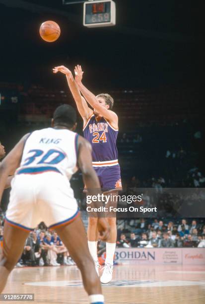 Tom Chambers of the Phoenix Suns shoots against the Washington Bullets during an NBA basketball game circa 1990 at the Capital Centre in Landover,...