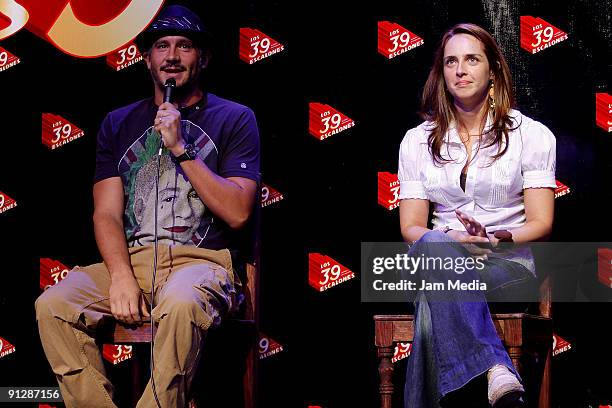 Actors Iran Castillo and Arath de la Torre during rehearsals for the play '39 Escalones', based on Alfred Hitchcock's film 'The 39 Steps', at the...