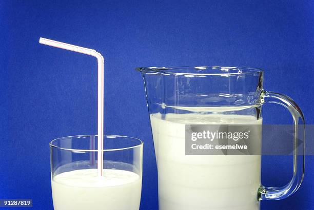 kefir - buttermilch stock-fotos und bilder