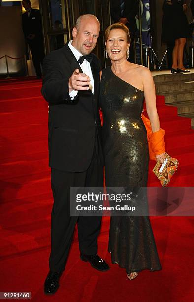 Actress Suzanne von Borsody and her husband Jens Schniedenharn attend the Goldene Henne 2009 awards at Friedrichstadtpalast on September 30, 2009 in...