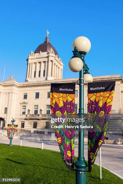 manitoba legislative building in winnipeg - winnipeg park stock pictures, royalty-free photos & images