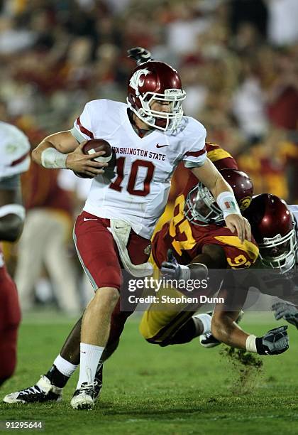 Quarterback Jeff Tuel of the Washington State Cougars carries the ball against the USC Trojans on September 23, 2009 at the Los Angeles Coliseum in...