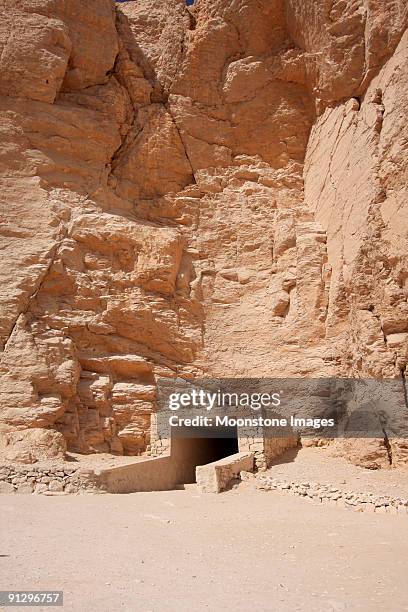valley of the kings in luxor, egypt - valley of the queens stock pictures, royalty-free photos & images