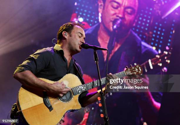 Dave Matthews of Dave Matthews Band performs at the Sprint Center on September 30, 2009 in Kansas City, Missouri.