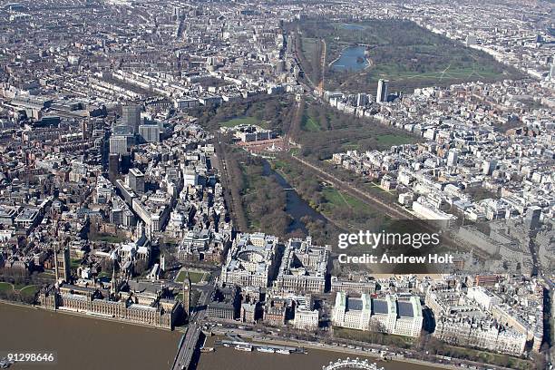 aerial view of river thames, london. - birdseye view of the queens garden party from the roof of buckingham palace stockfoto's en -beelden