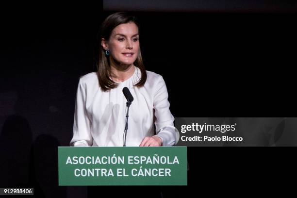 Queen Letizia of Spain speaks during the forum against cancer 'Por Un Enfoque Integral' at the Reina Sofia art museum on February 1, 2018 in Madrid,...