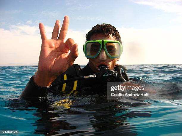 underwater diving picture of scuba diver - 1m diving stockfoto's en -beelden