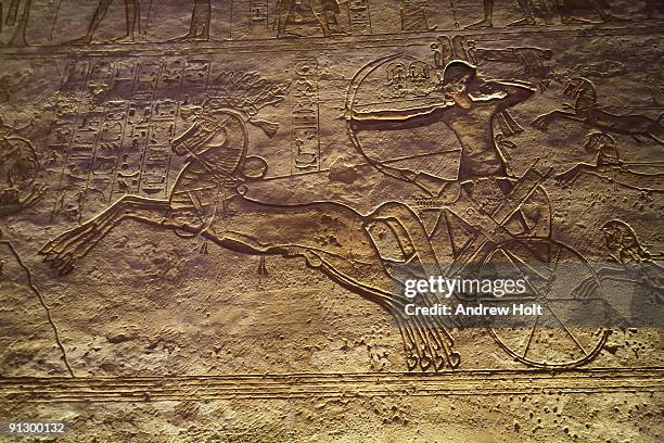 wall relief carving of ramses ii in his chariot - chariot stockfoto's en -beelden
