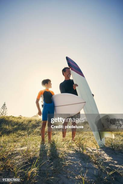 i must find the perfect wave for my perfect son - paddleboarding australia stock pictures, royalty-free photos & images