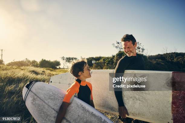 my dad knows how to have fun - australia surfing stock pictures, royalty-free photos & images