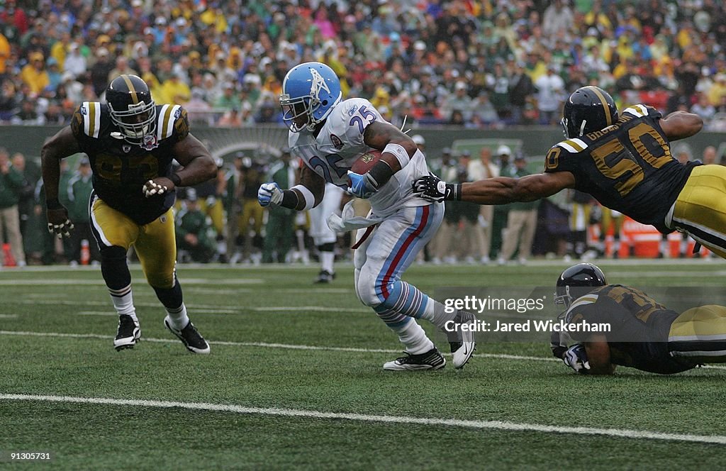 27 September 2009: Tennessee Titans #25 running back LenDale White  antagonizes the crowd. The New York Jets defeated the Tennessee Titans  24-17 at Giants Stadium in Rutherford, New Jersey. In honor of