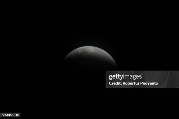 super blue blood moon - superluna de sangre azul fotografías e imágenes de stock