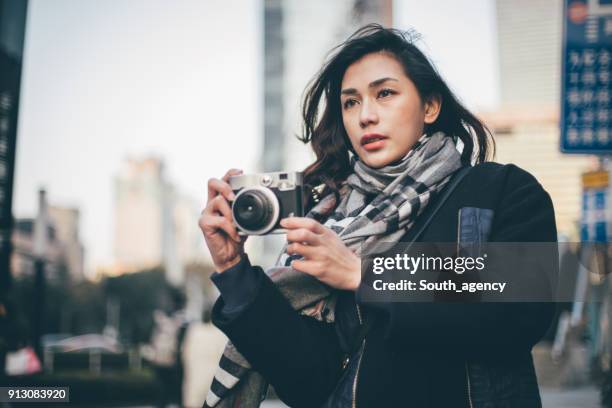 girl photographer downtown - asian journalist stock pictures, royalty-free photos & images