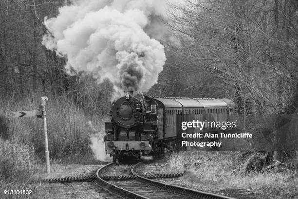 steam train approaching - treno a vapore foto e immagini stock