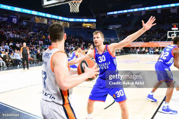 Zoran Dragic, #30 of Anadolu Efes Istanbul in action during the 2017/2018 Turkish Airlines EuroLeague Regular Season Round 21 game between Anadolu...