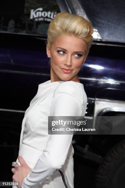 Actress Amber Heard arrives at the Los Angeles premiere of "Zombieland" at the Grauman's Chinese Theatre on September 23, 2009 in Hollywood,...