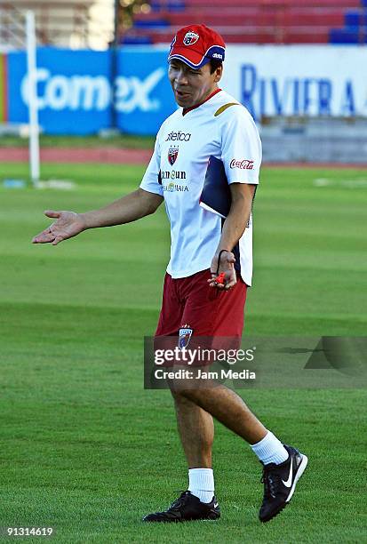 Head coach Jose Guadalupe Cruz in action during an Atlante's training session at the Andreas Quintana Roo Stadium on October 1, 2009 in Cancun,...