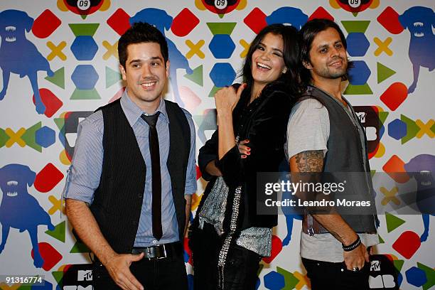 Model Carol Ribeiro and Rogerio Flausino and Marco Tulio of the band J Quest pose for a photograph during the MTV's Video Music Brazil Awards 2009 at...