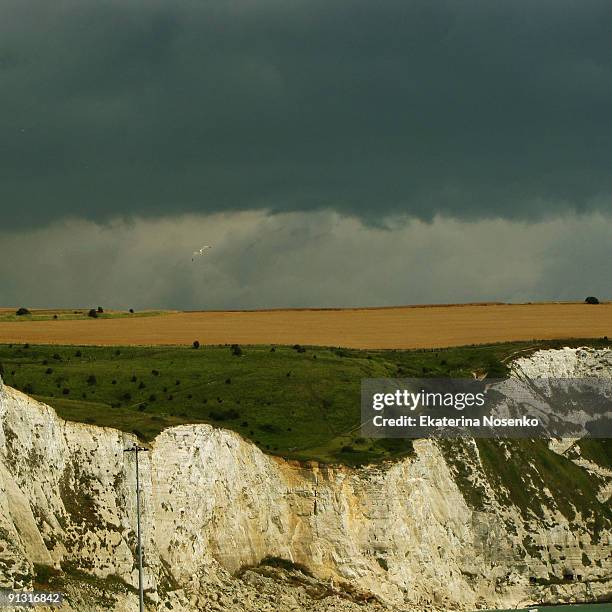 dover cliffs - north downs stock pictures, royalty-free photos & images