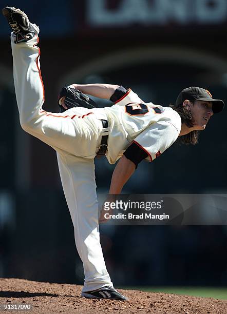 UNSIGNED Tim Lincecum 8x10 Photo (pitching2)