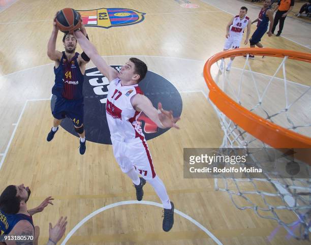 Arturas Gudaitis, #77 of AX Armani Exchange Olimpia Milan competes with Ante Tomic, #44 of FC Barcelona Lassa during the 2017/2018 Turkish Airlines...