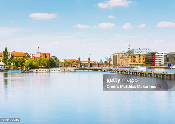 berlin summer spree skyline - makarinus 個照片及圖片檔