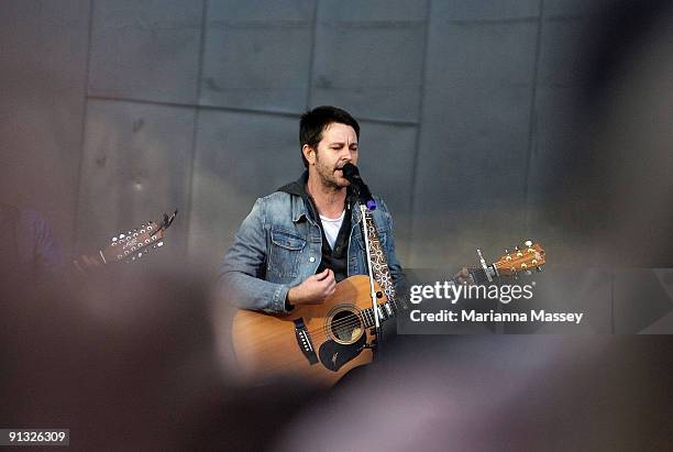 Powder Singer 409 Bernard Fanning Photos & High Res Pictures - Getty Images