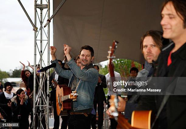 Powder Singer 416 Bernard Fanning Photos & High Res Pictures - Getty Images