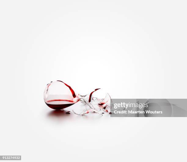 bloody zero hour - broken hourglass stock pictures, royalty-free photos & images