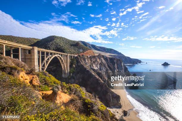 bixby bridge und pacific coast highway 1 - kalifornien stock-fotos und bilder