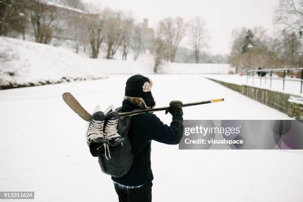 man with hockey gear in winter - outdoor hockey stock pictures, royalty-free photos & images