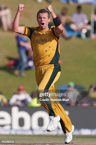 Peter Siddle of Australia celebrates the wicket of Joe Denly of England during the ICC Champions Trophy 1st Semi Final match between Australia and...